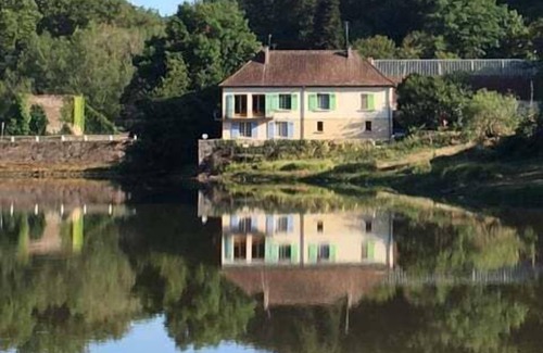 Saint-Bonnet-Troncais Apartment | Forest ,Lake views and fishing