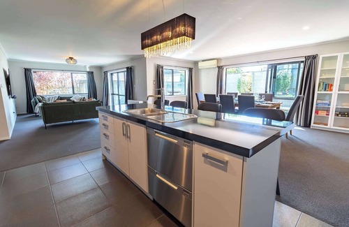 Lynmore House | Forest Lake Luxury | Spa Pool, Ride to the Forest