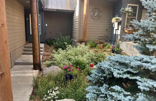 Wildernest Villa | Forest Park 3 bed 4 Bath Twnhm HTJM