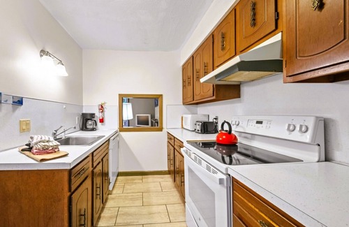 Stoneham Cabin | Forest-View 2BR Condo w/Balcony, Fireplace & Access to Lodge Amenities