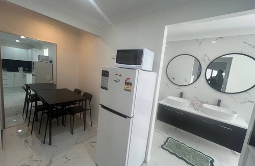 Stretton House | Forest view guesthouse closer to Sunybank hill shopping mall & CBD. good choice!