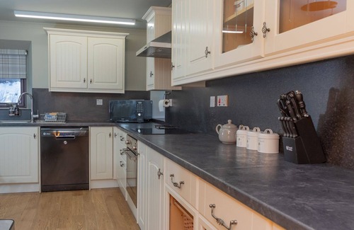 Armadale Cottage | Foresters Cottage - a cottage that sleeps 4 guests in 2 bedrooms
