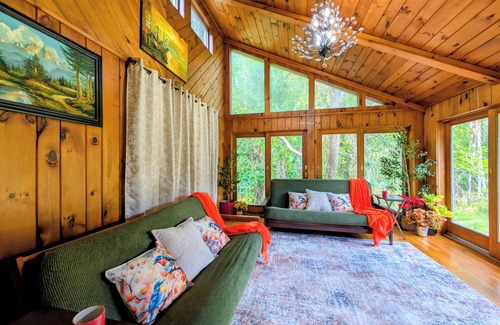 Springwater House | Forestview Lodge: Large 4BR Ranch/Peaceful Nature Stay/Sleeps 12