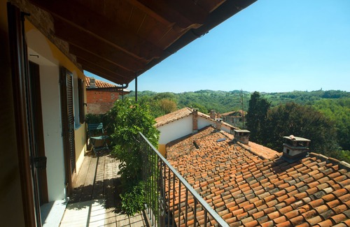Garibaldi Apartment | Forget-me-nots, holiday home in Monferrato