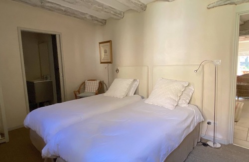 Braux House | Former priory with garden, near Burgundy vineyards, nature and history