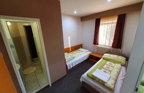 Roszke Hotel | Forró Fogadó