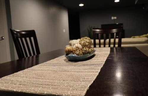 Grand Boulevard Apartment | Forrestville Ave Large Suite