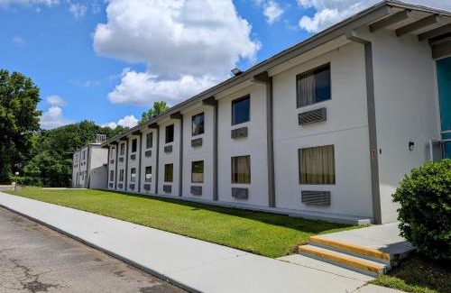 Forsyth Hotel | Forsythia Inn & Suites