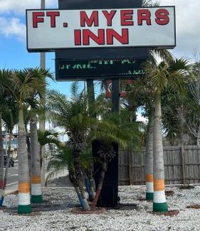 Maravilla Hotel | Fort Myers Inn