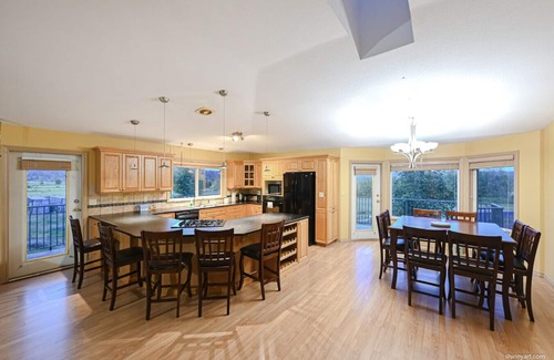 Langley House | Fort Wine Burrow: Entire Private Estate Home