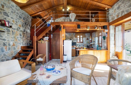 Chorafakia Villa | Fortino Villa, 1 BD and attic, pool, near the sand