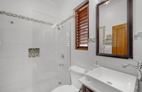 Discovery Bay Villa | Fortlands Point Villa Beachfront Luxury Retreat