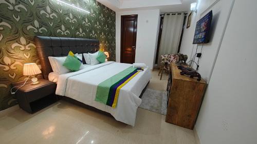 Saket Apartment | Fortune Home Service Apartment 4Bhk,J-45