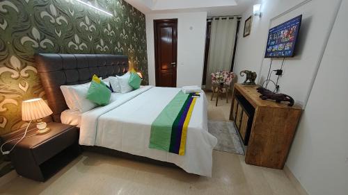 Saket Apartment | Fortune Home Service Apartment 4Bhk,J-45