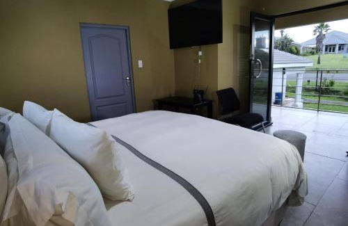 Kidd's Beach House | Fountain Beach House-Ikhaya