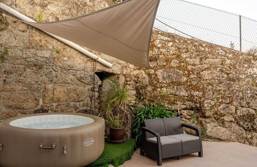 Barroselas Villa | Fountain Retreat I Pool, Jacuzzi & Sports Escape