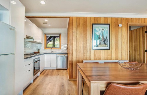 Hotham Heights Apartment | Fountains 3