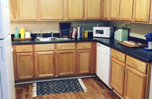 Athens Apartment | Four 50 Yard Line UGA tickets with booking!
