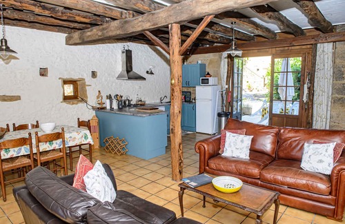 Frayssinet-le-Gelat Cottage | Four beautiful 4* Gites surrounding a courtyard, perfect for families and groups