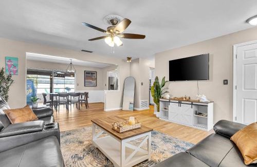 Largo House | Four Bed Home with Pool Game Room Bar Near Beach