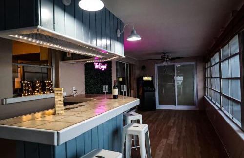 Largo House | Four Bed Home with Pool Game Room Bar Near Beach