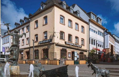 Bitburg House | Four-bed room LouM - Hotel Louis Müller