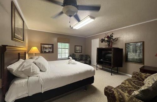 Mount Ida House | Four-Bedroom House