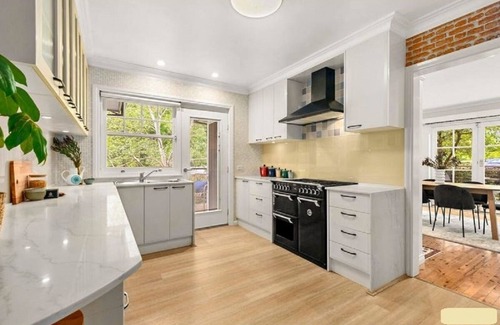 Ainslie House | Four-bedroom house with city view in Central Canberra