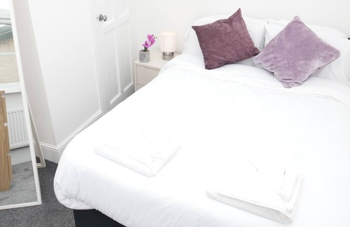 Northampton House | Four bedroom sleeps 8, three story house