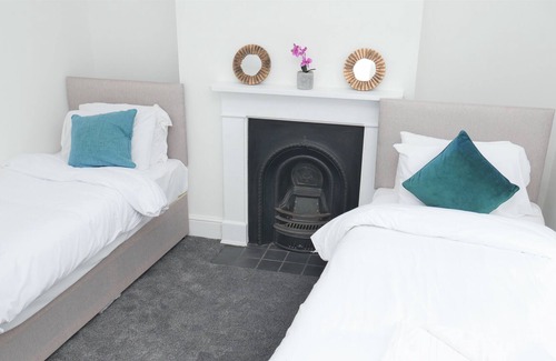 Northampton House | Four bedroom sleeps 8, three story house