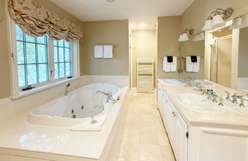 Newfane Bed & Breakfast | Four Columns Inn