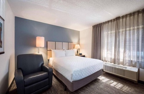 Schiller Park Hotel | FOUR Large 1BR Suites with Full Kitchen, Free Shuttle Chicago O'Hare Airport!