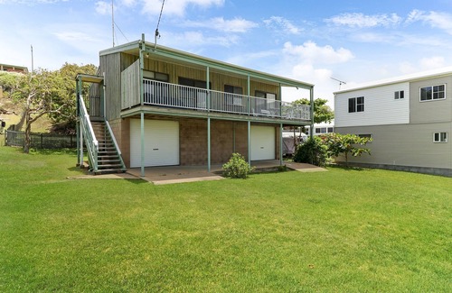 Emu Park House | FOUR PALMS