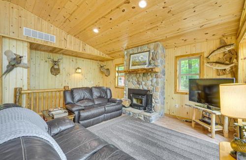 Solon Springs House | Four-Season Lake Cabin with Canoe and Paddle Boat!