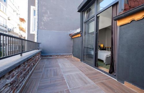 Taksim Villa | Fourlex Single Detached House - 2 Bathrooms - Central Location - Private Terrace