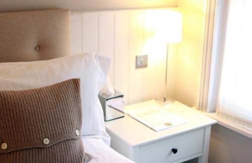 Village Hotel | Fox and Grapes