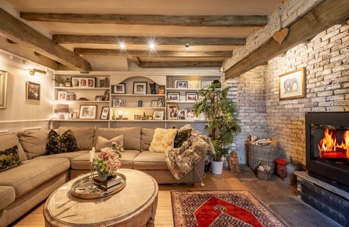 Gate Helmsley Cottage | Fox Farm - a premium stay that sleeps 8 guests in 3 bedrooms