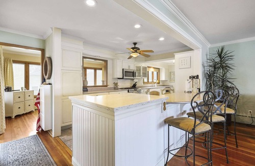 McHenry House | Fox River/Chain of Lakes Waterfront Home with Hot Tub