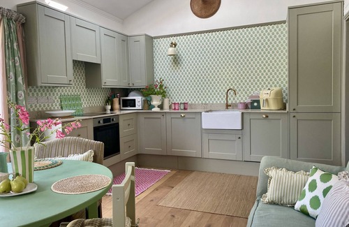 Blandford Forum House | Foxearth - sleeps 4 guests in 2 bedrooms