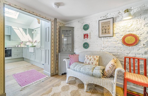 Blandford Forum House | Foxearth - sleeps 4 guests in 2 bedrooms
