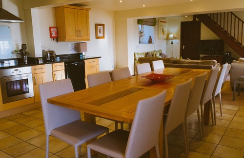 Hulland Ward Cottage | Foxglove Cottage, dog-friendly house by the Peak District with a hot tub