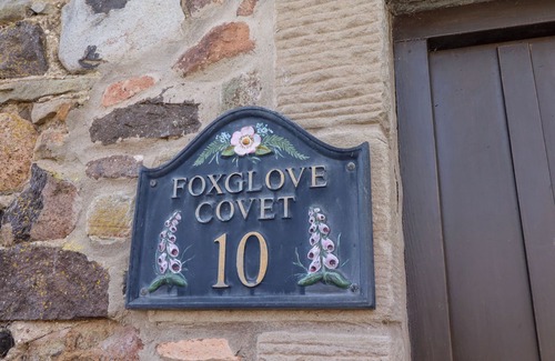 Akeld Cottage | FOXGLOVE COVET, family friendly, with pool in Wooler