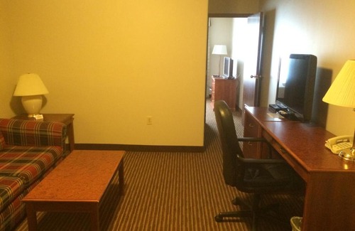 Fox Creek Hotel | Foxwood Inn and Suites