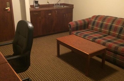 Fox Creek Hotel | Foxwood Inn and Suites