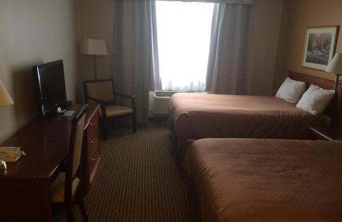 Fox Creek Hotel | Foxwood Inn and Suites