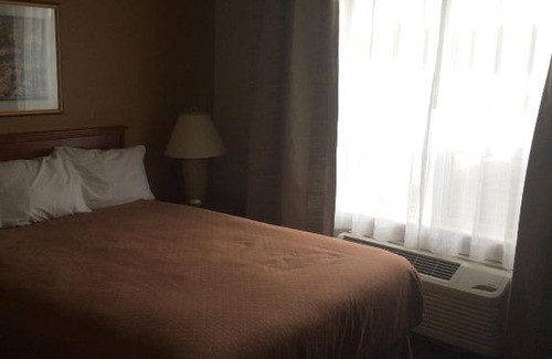 Fox Creek Hotel | Foxwood Inn and Suites