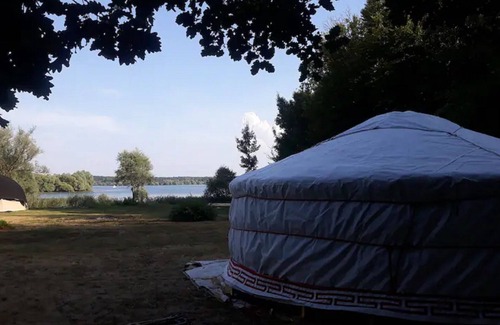 Eclaron-Braucourt-Sainte-Liviere RV Rental | Une Yourte Avec vue sur le lac du Der