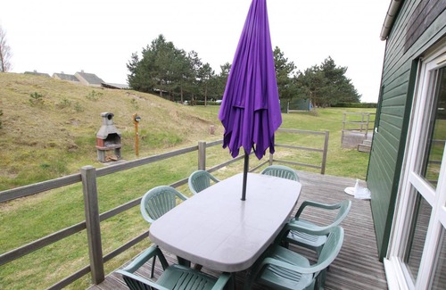 Saint-Martin de Brehal Cottage | Family-Friendly Beach House with Sea Views, Terrace, BBQ, and Free WiFi