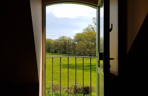 Rosnay Cottage | Charming Eco-Friendly Home in Brenne Natural Park with Private Garden, Terrace & Modern Amenities