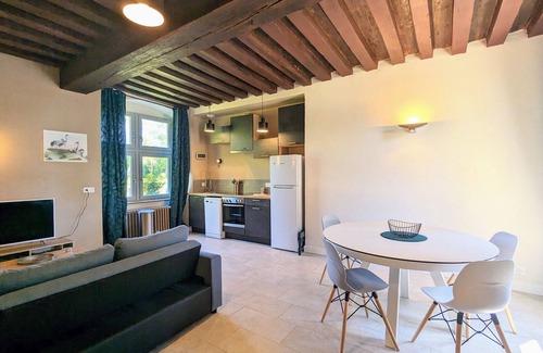 Douadic Cottage | Historic 2BR Cottage with Modern Amenities & Shared Pond in Brenne Park